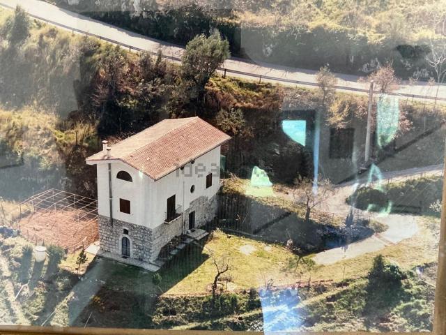 Villetta indipendente in vendita di 171 m² in Via Castrone