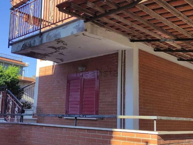 Villetta indipendente in vendita di 171 m² in Via degli Archi