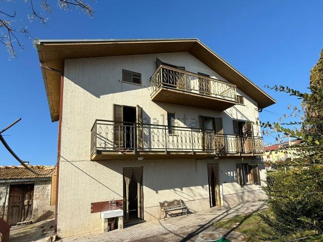 Villetta indipendente in vendita di 171 m² in Via Santa Lucia
