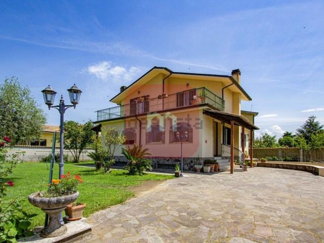 Villetta indipendente in vendita di 171 m² in Via XXII strada