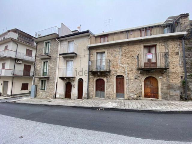 Villetta indipendente in vendita di 172 m² in Via Etna, 71