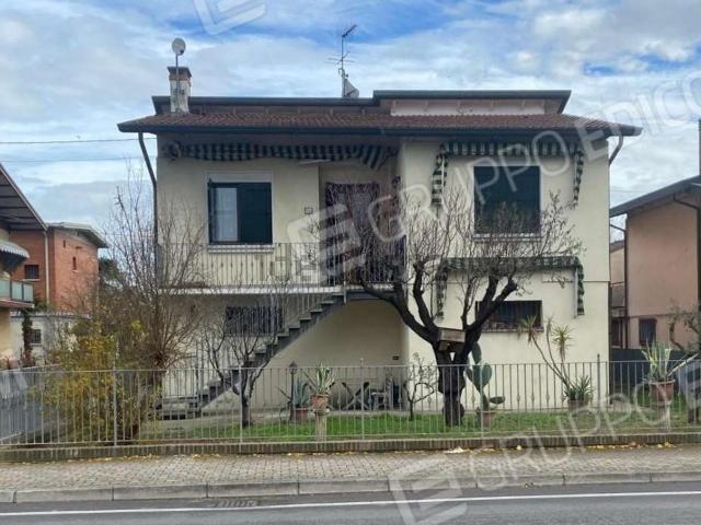 Villetta indipendente in vendita di 172 m² in Via Roma, 30