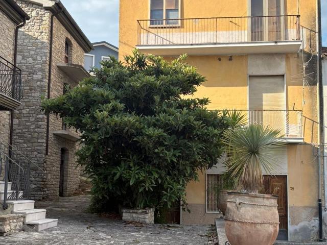 Villetta indipendente in vendita di 172 m² in Piazza G. Largo D&apos aquino