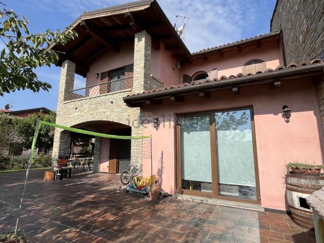 Villetta indipendente in vendita di 173 m² in Via Colombo Gaione, 33