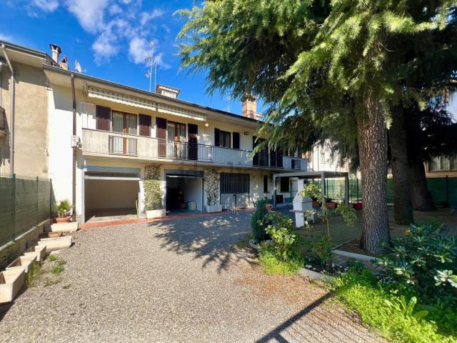 Villetta indipendente in vendita di 173 m² in Via Emilia, 275
