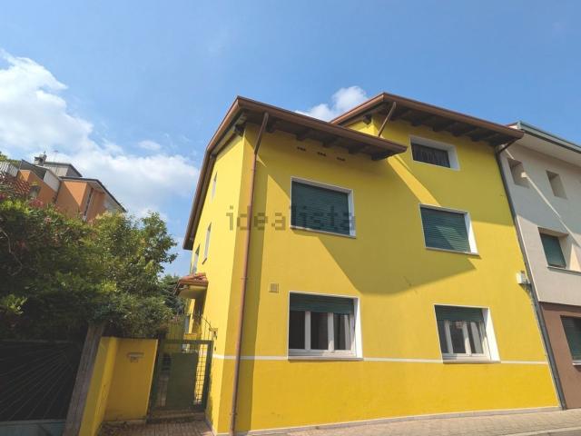 Villetta indipendente in vendita di 173 m² in Via Superiore