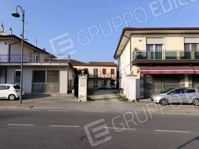 Villetta indipendente in vendita di 173 m² in Via Roma, 40