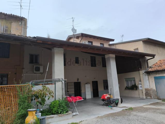 Villetta indipendente in vendita di 173 m² in Via V. Veneto, 13