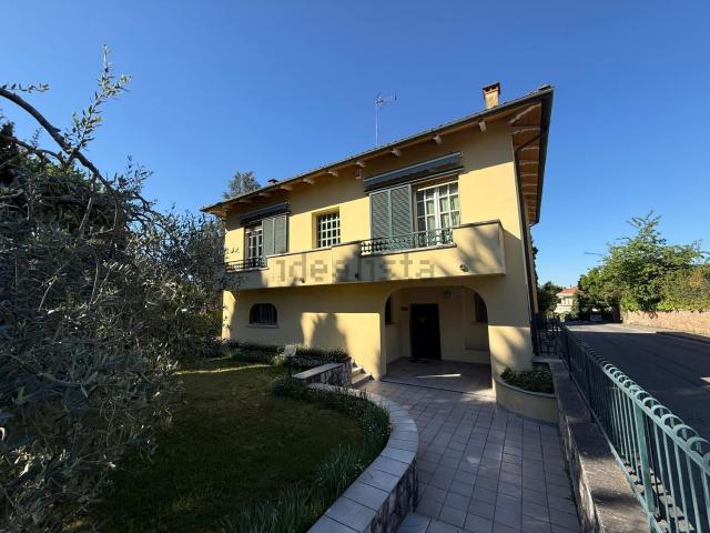 Villetta indipendente in vendita di 173 m² in Viale Umberto I