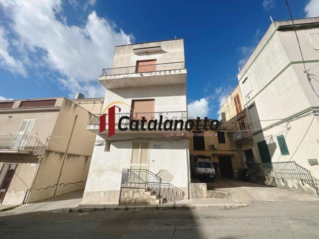 Villetta indipendente in vendita di 174 m² in Via Ciullo D&apos Alcamo