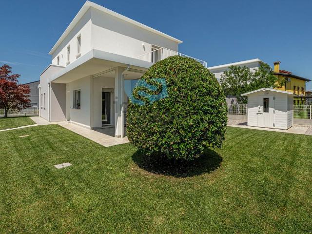 Villetta indipendente in vendita di 175 m² in Via Antonio Canova