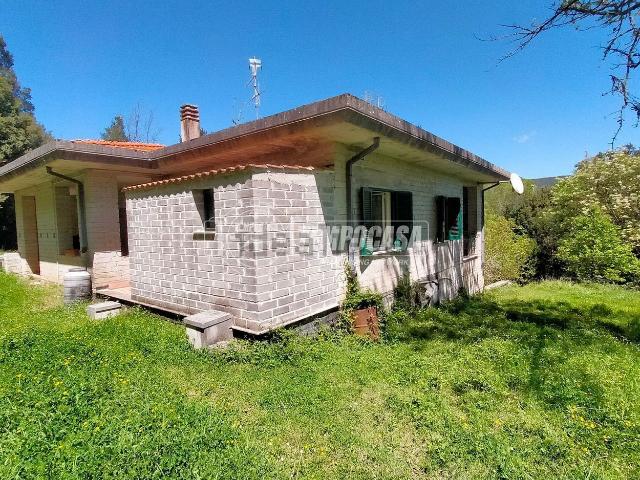 Villetta indipendente in vendita di 175 m² in Via della Montagna