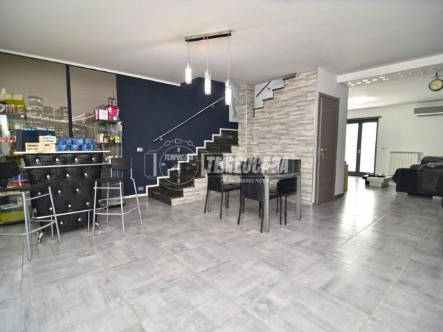 Villetta indipendente in vendita di 175 m² in Via Torino