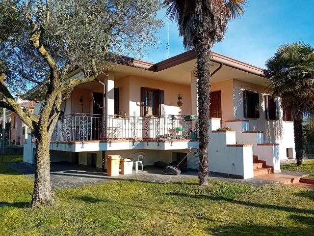 Villetta indipendente in vendita di 177 m² in Via Alla Ferrovia
