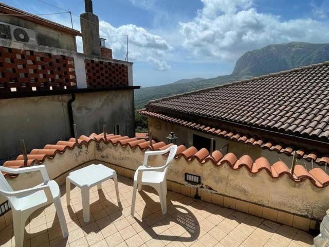 Villetta indipendente in vendita di 177 m² in Via Rupe Tarpea