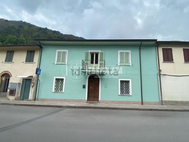 Villetta indipendente in vendita di 178 m² in Via Bassa Tambura, 133