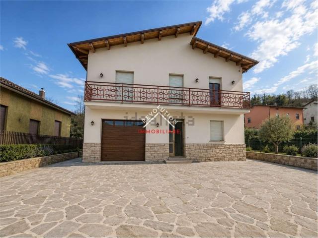 Villetta indipendente in vendita di 178 m² in Via Bruno Buozzi