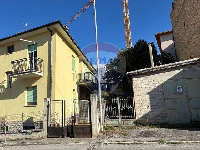Villetta indipendente in vendita di 178 m² in Via dell&apos Aquila