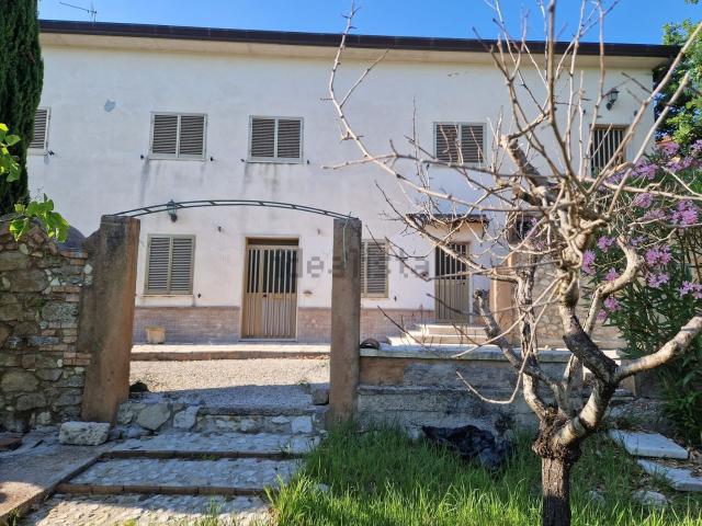 Villetta indipendente in vendita di 178 m² in Via Parasacchi, 3