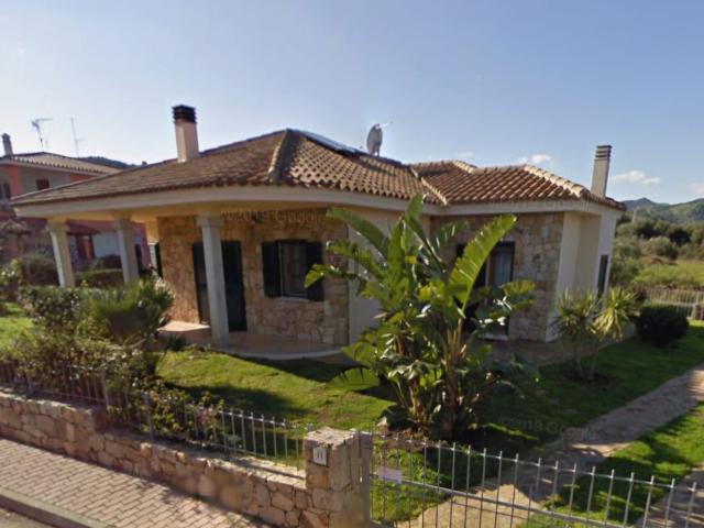 Villetta indipendente in vendita di 180 m² in Via Coghinas