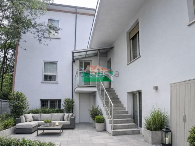 Villetta indipendente in vendita di 180 m² in Via Colombo Lolli