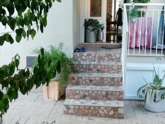 Villetta indipendente in vendita di 180 m² in Via cavecchia