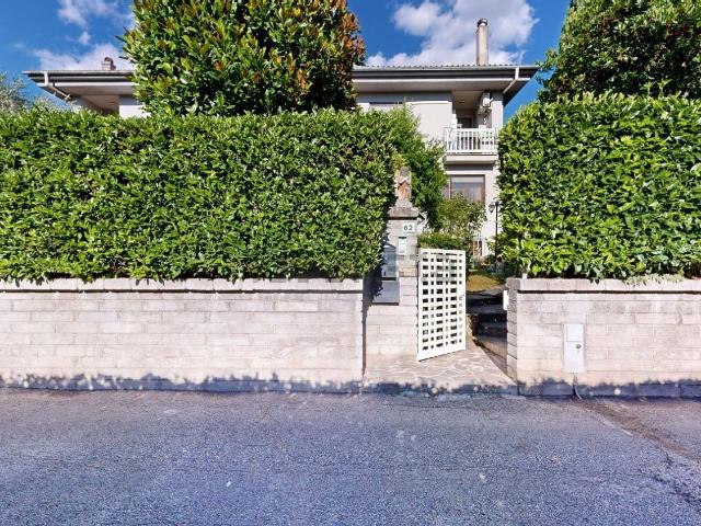 Villetta indipendente in vendita di 180 m² in Via Carlo Sforza, 62