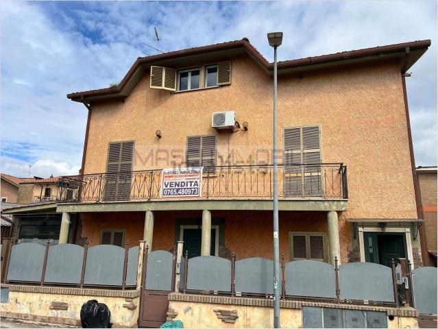 Villetta indipendente in vendita di 180 m² in Via Castelchiodato, 25