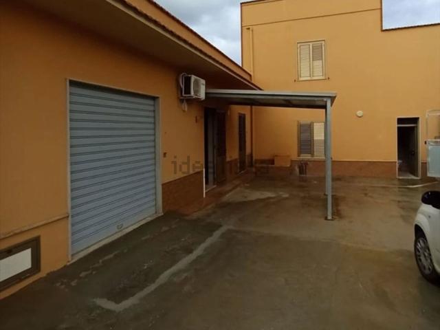 Villetta indipendente in vendita di 180 m² in Via Cusenza