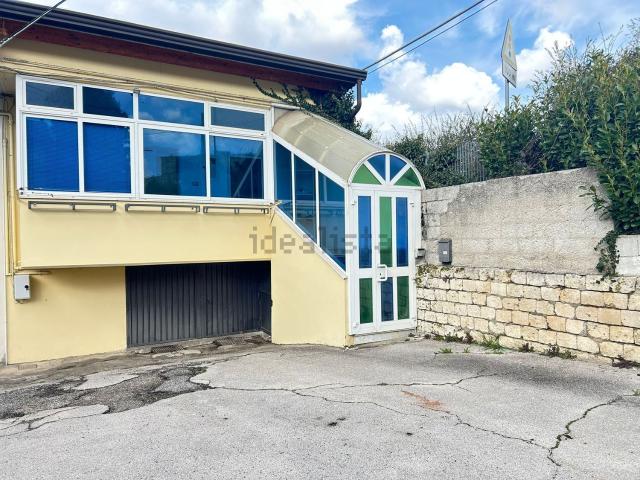 Villetta indipendente in vendita di 180 m² in Via Adriatico, 6