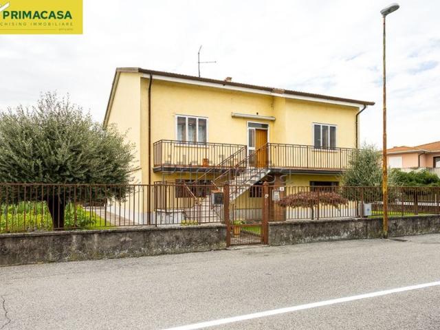 Villetta indipendente in vendita di 180 m² in Via Altichiero