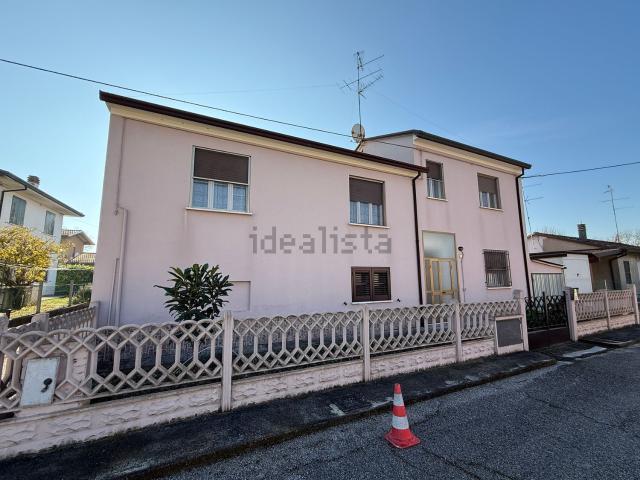 Villetta indipendente in vendita di 180 m² in Via G. Galilei, 6