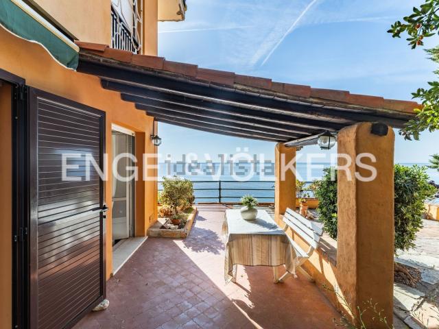 Villetta indipendente in vendita di 180 m² in Via Guglielmina d&apos Olanda