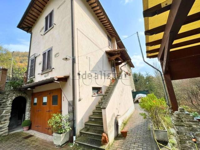 Villetta indipendente in vendita di 180 m² in Via della Montagna