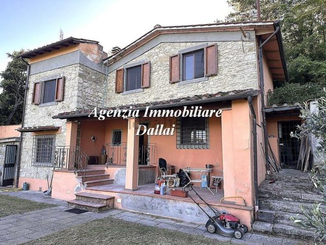 Villetta indipendente in vendita di 180 m² in Via di Lumena