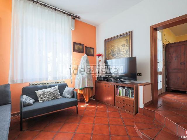 Villetta indipendente in vendita di 180 m² in Via Enrico Pazzi