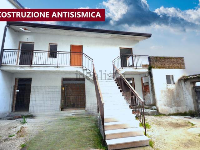 Villetta indipendente in vendita di 180 m² in Via Fontana