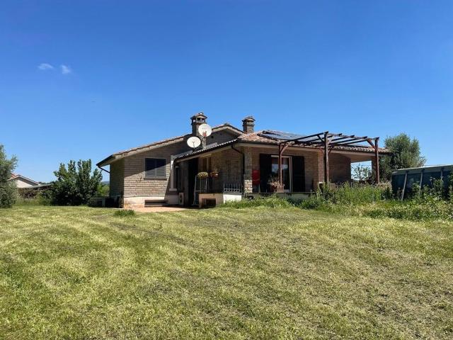 Villetta indipendente in vendita di 180 m² in Via Fontericcio