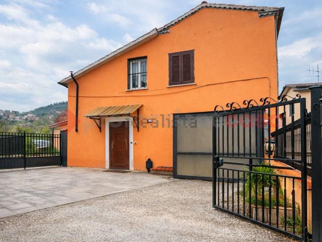 Villetta indipendente in vendita di 180 m² in Via Fiura, 51