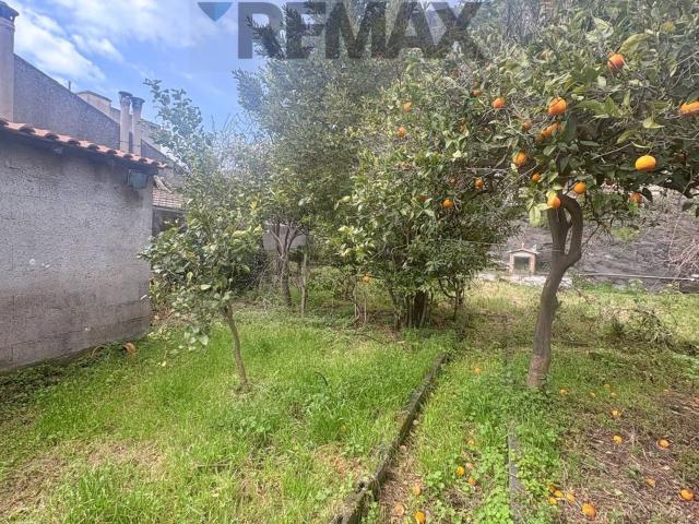 Villetta indipendente in vendita di 180 m² in Via III Retta Levante