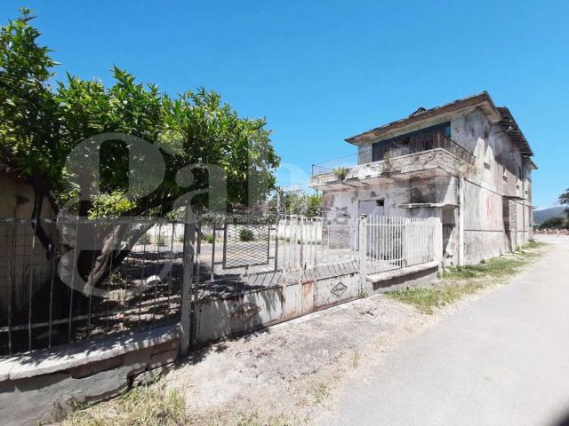 Villetta indipendente in vendita di 180 m² in Via Luigi Baia
