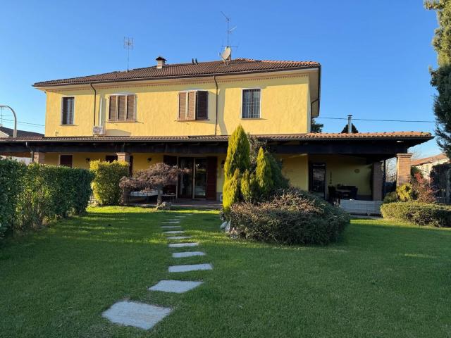 Villetta indipendente in vendita di 180 m² in Via Luigi Lodi