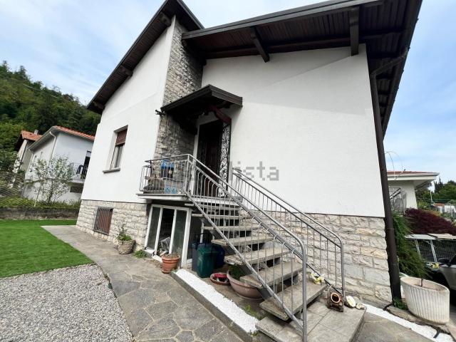 Villetta indipendente in vendita di 180 m² in Via Monte Caprino