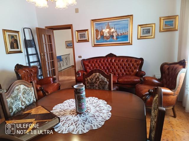 Villetta indipendente in vendita di 180 m² in Via MONTEFIORE, 33