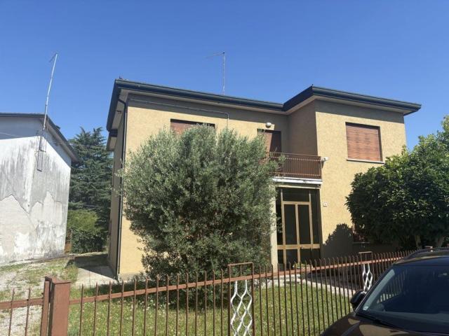 Villetta indipendente in vendita di 180 m² in Via Nazionale