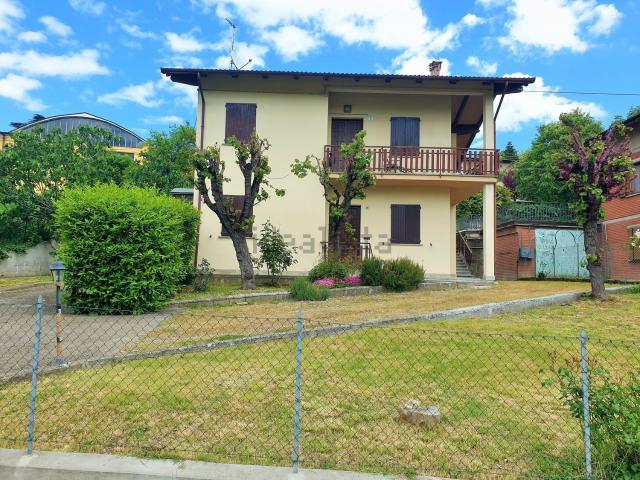 Villetta indipendente in vendita di 180 m² in Via Nuova Estense