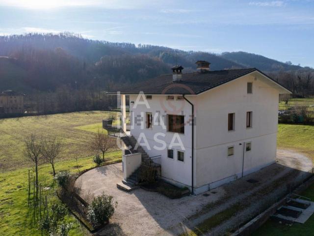 Villetta indipendente in vendita di 180 m² in Via Sanavalle, 15