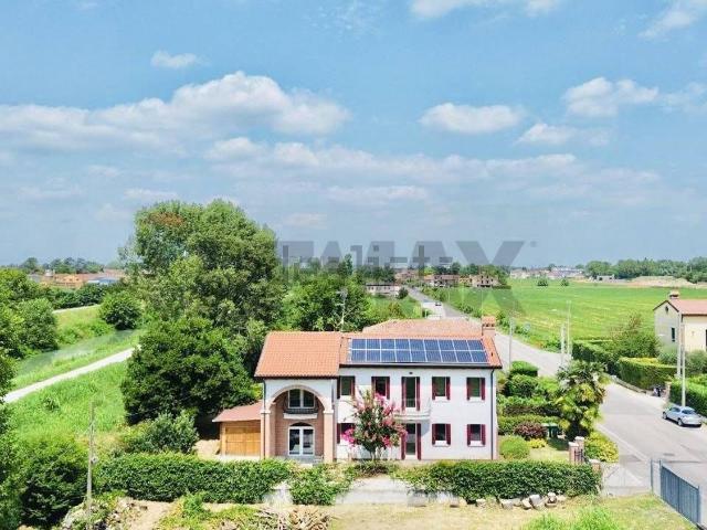 Villetta indipendente in vendita di 180 m² in Via Sette Martiri, 132