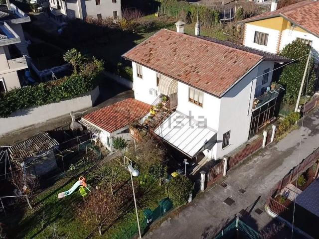 Villetta indipendente in vendita di 180 m² in Via P. D&apos Abano, 10