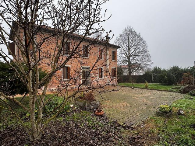 Villetta indipendente in vendita di 180 m² in Via Poazzo Inferiore